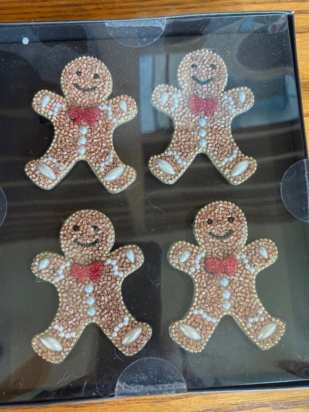 Tahari Gingerbread men set of 4 beaded napkin rings NEW in box